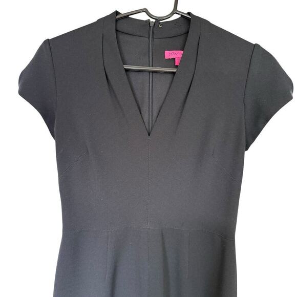 Betsey Johnson Sheath Dress Womens 6 Black Pleated Cap Sleeve V Neck Back Zip - Picture 2 of 9